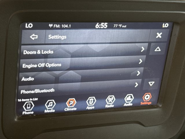 Used 2020 Jeep Renegade Latitude FWD image 28