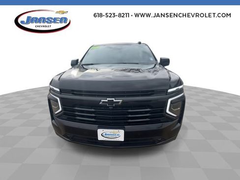 Used 2025 Chevrolet Suburban RST image 3
