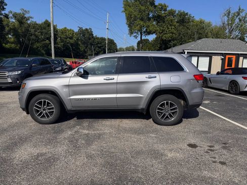Used 2019 Jeep Grand Cherokee Limited w/ Luxury Group II AWD/4WD image 2