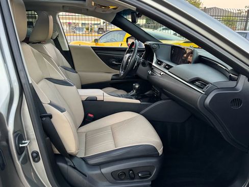 Used 2021 Lexus ES 350 Ultra Luxury w/ Accessory Package 2 image 23