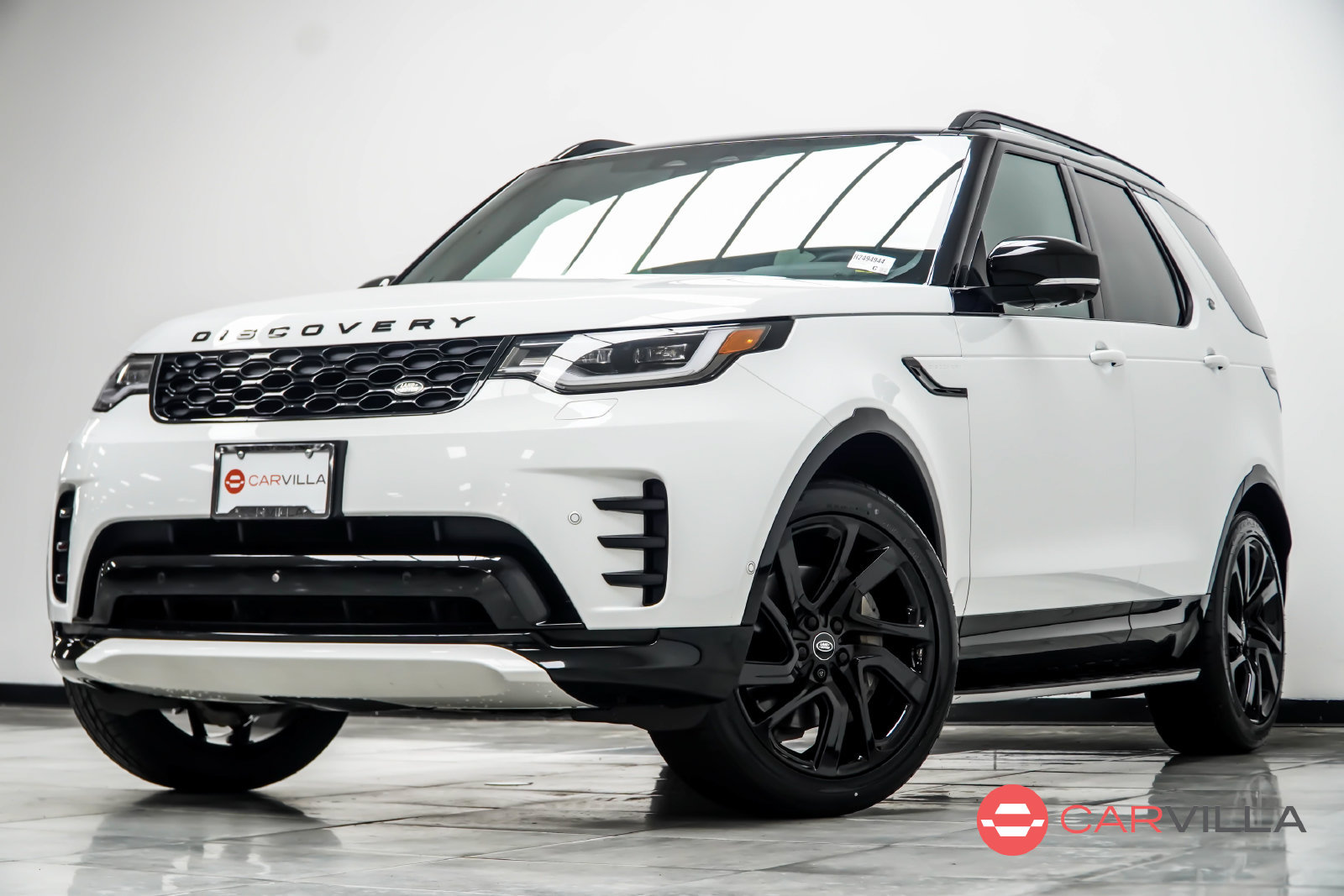 Used 2024 Land Rover Discovery Dynamic SE AWD/4WD image 1