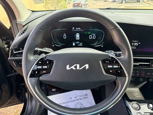 Used 2023 Kia Niro EX FWD image 15