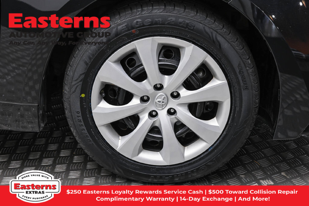 Used 2021 Toyota Corolla LE w/ Carpet Mat Package (TMS) FWD image 33