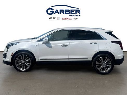 Used 2021 Cadillac XT5 Premium Luxury AWD/4WD image 2