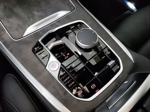 Used 2026 BMW X7 xDrive40i w/ M Sport Package image 23