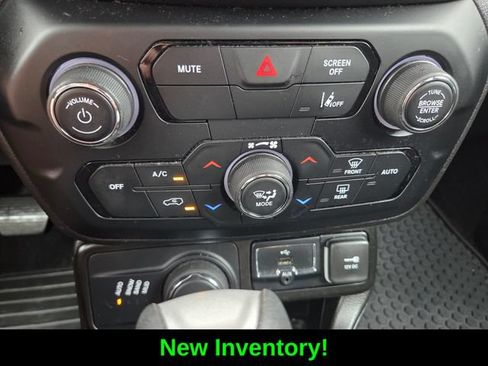Certified 2023 Jeep Renegade Latitude AWD/4WD image 24
