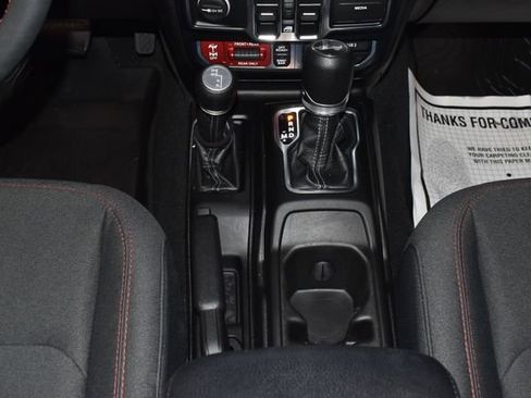 Used 2024 Jeep Wrangler Unlimited Rubicon w/ Convenience Group AWD/4WD image 17