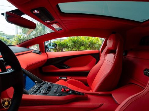 Used 2022 Lamborghini Aventador Countach image 28