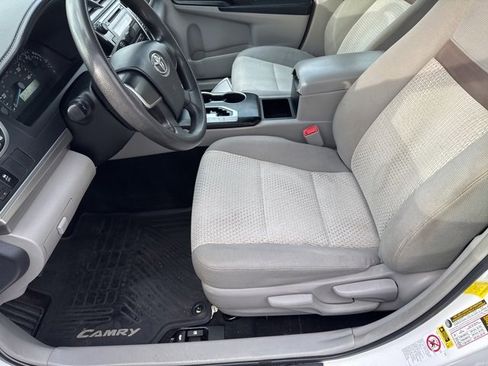 Used 2012 Toyota Camry L image 15
