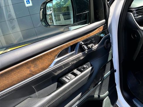 Used 2023 Jeep Grand Wagoneer 4WD image 10