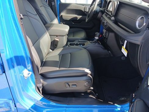 New 2025 Jeep Gladiator Sport S image 28