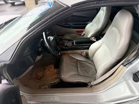 Used 1998 Chevrolet Corvette Coupe image 23