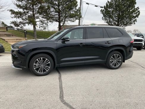 Certified 2025 Toyota Grand Highlander AWD Hybrid image 3