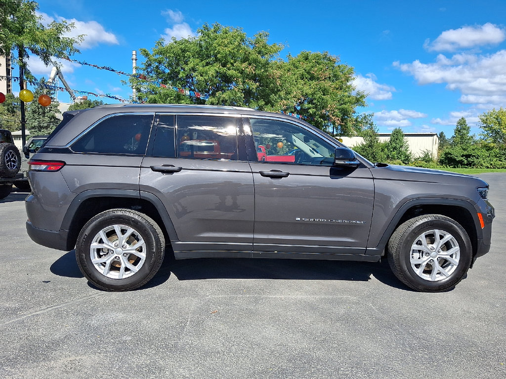 Certified 2023 Jeep Grand Cherokee Limited AWD/4WD image 7