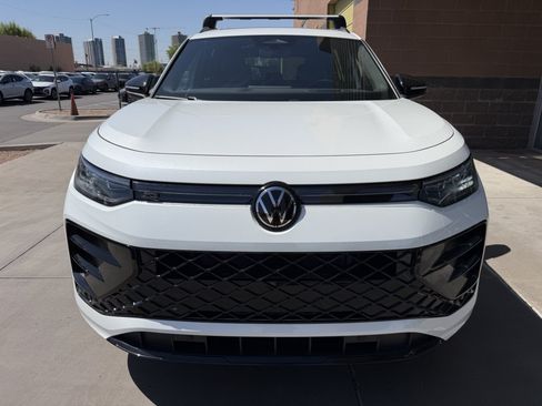 Used 2025 Volkswagen Tiguan SE R-Line AWD/4WD image 10