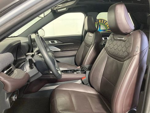 Used 2025 Ford Explorer Platinum w/ LUX Leather Package AWD/4WD image 10
