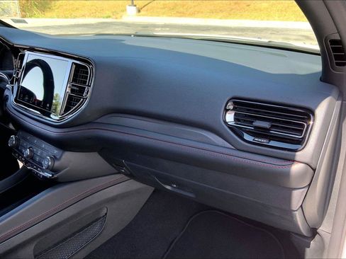 Used 2025 Dodge Durango GT AWD/4WD image 15