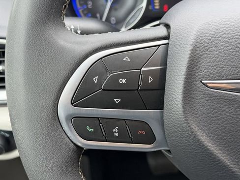 Used 2023 Chrysler Voyager LX FWD image 10