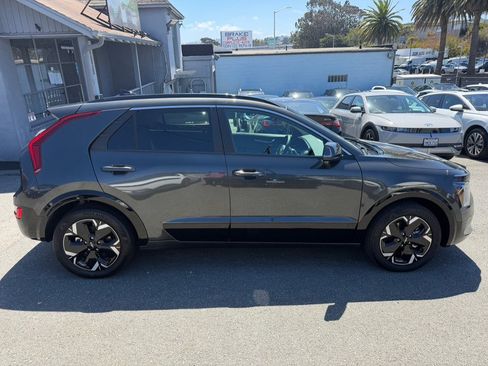 Used 2024 Kia Niro Wind w/ Wind Preserve Package FWD image 4