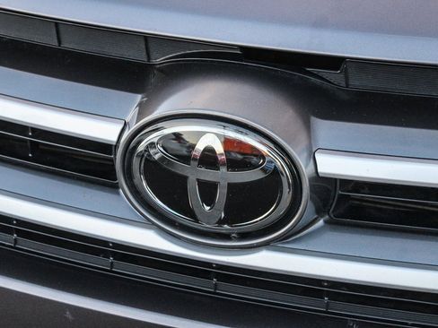 Used 2019 Toyota Highlander LE image 6