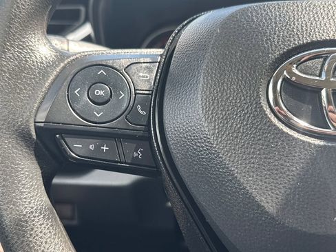 Used 2025 Toyota RAV4 XLE AWD/4WD image 19