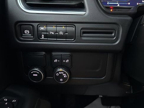 Used 2023 Chevrolet Suburban LT image 19