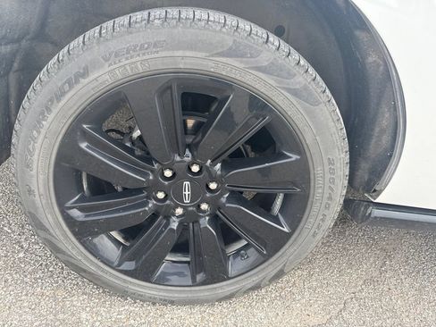 Used 2023 Lincoln Navigator Reserve AWD/4WD image 9