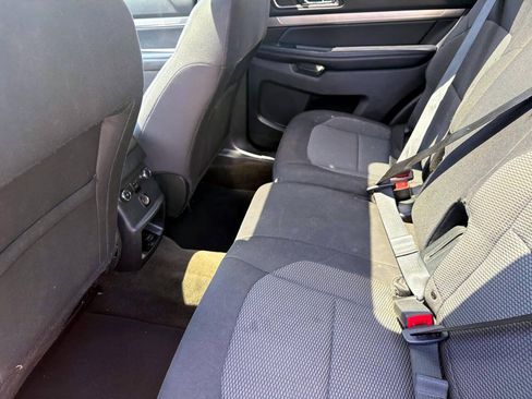 Used 2018 Ford Explorer XLT w/ Equipment Group 201A AWD/4WD image 9