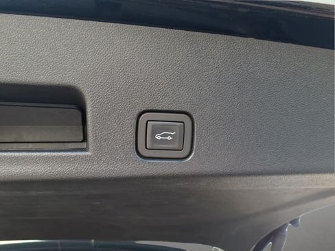 Used 2024 Chevrolet Traverse LT w/ Midnight/Sport Edition FWD image 6