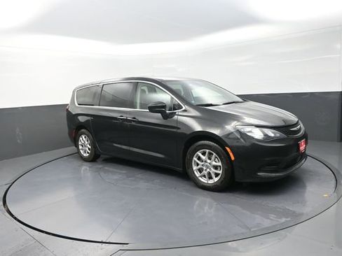 Used 2023 Chrysler Voyager LX FWD image 61