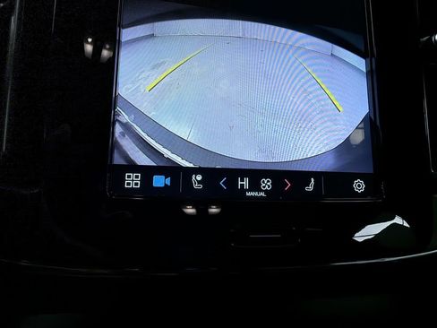 Used 2023 Volvo XC40 Recharge Core image 22