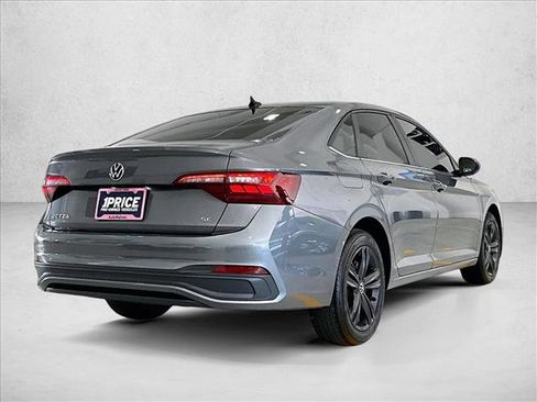 Used 2024 Volkswagen Jetta SE FWD image 2