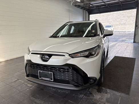 Certified 2024 Toyota Corolla Cross SE image 3