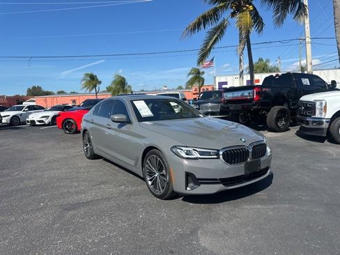 Used 2022 BMW 530i xDrive w/ Premium Package image 5