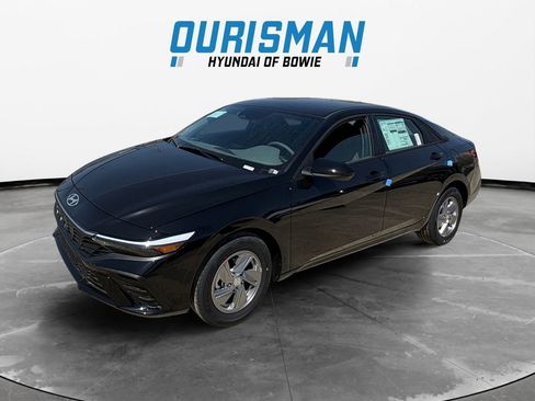 New 2026 Hyundai Elantra SE FWD image 2