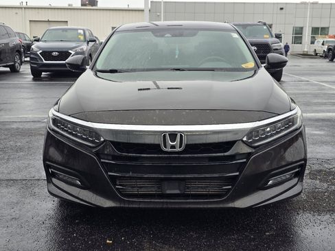 Used 2018 Honda Accord Touring image 4
