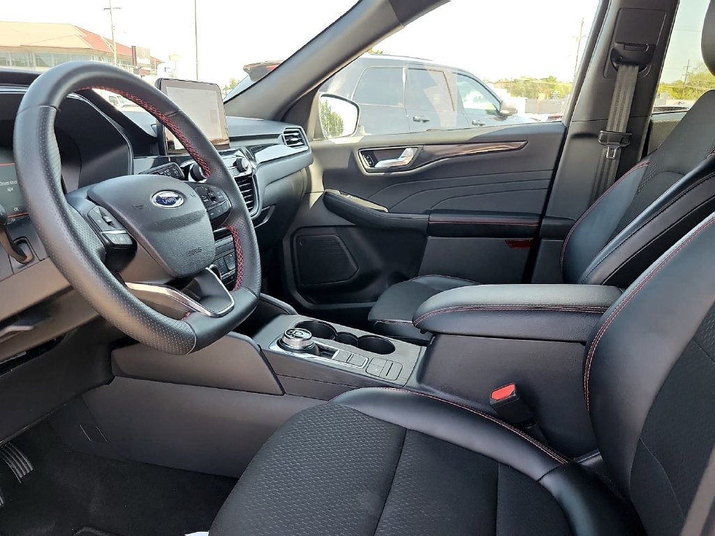 Used 2025 Ford Escape ST-Line AWD/4WD image 13