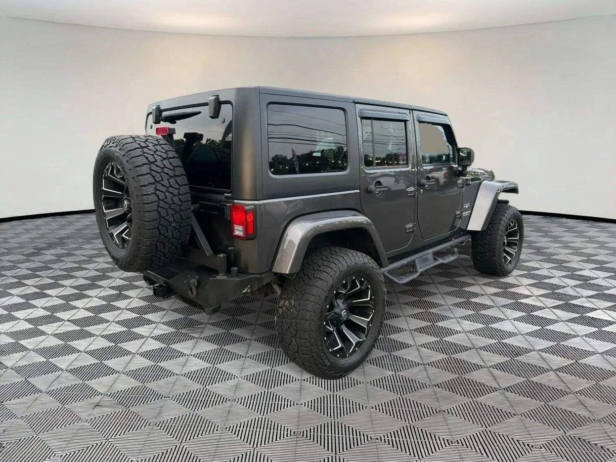 Used 2017 Jeep Wrangler Unlimited Sahara AWD/4WD image 7