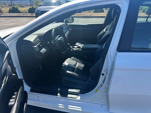 Used 2025 Toyota Camry SE FWD image 13