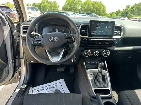 Used 2025 Hyundai Venue SE FWD image 18