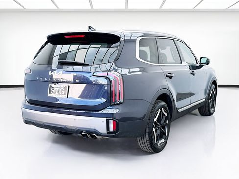 Used 2025 Kia Telluride EX w/ EX Captain's Chair Package FWD image 4
