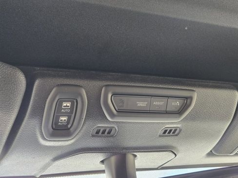 Used 2020 Jeep Wrangler Unlimited Sahara image 31