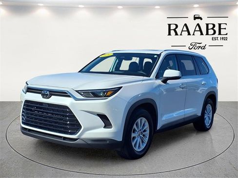 Used 2024 Toyota Grand Highlander XLE image 3