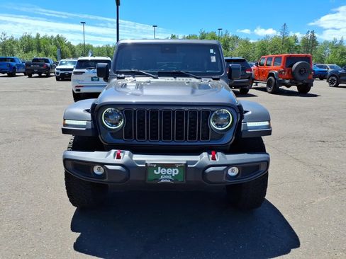Used 2025 Jeep Wrangler Unlimited Rubicon AWD/4WD image 8