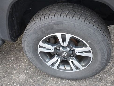 Used 2019 Toyota Tacoma TRD Sport image 11