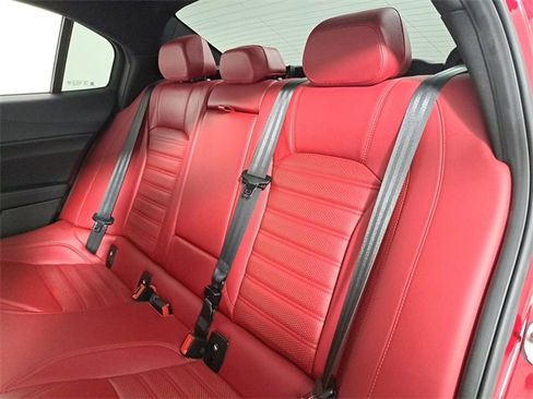 Used 2022 Alfa Romeo Giulia Veloce image 13