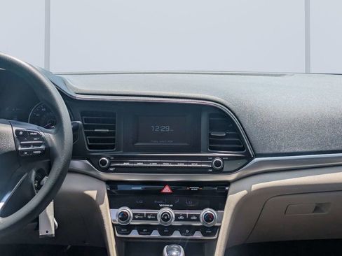 Used 2020 Hyundai Elantra SE w/ Cargo Package (C1) FWD image 16