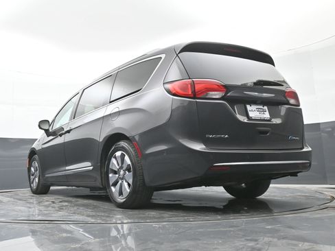 Used 2018 Chrysler Pacifica Limited w/ Advanced Safetytec Group FWD image 39
