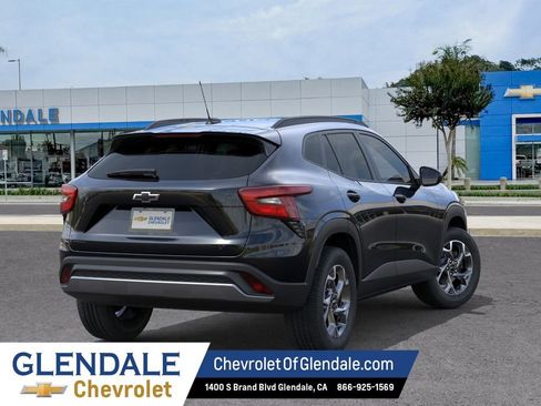 New 2026 Chevrolet Trax LT w/ Driver Confidence Package FWD image 4