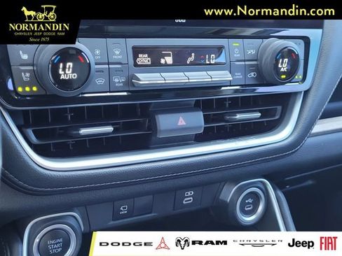 Used 2024 Toyota Grand Highlander AWD image 11